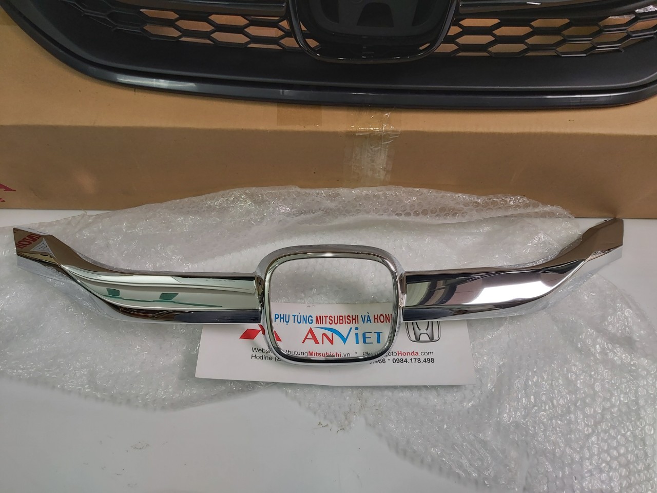 Mặt ca lăng xe Honda Brio 